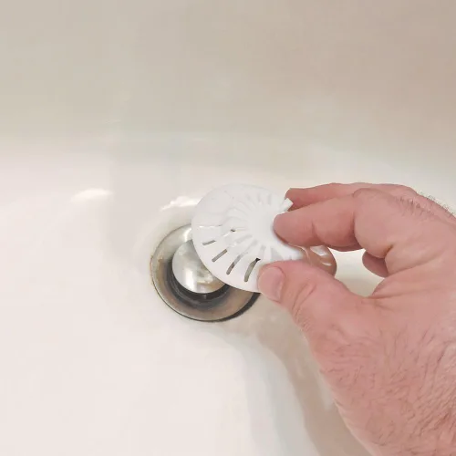 Miniatura 2 de DANCO Colador Universal para Lavabo de Baño con Ventosa Atrapa Cabellos y Trampa Para Tapones Pop-Up Blanco Paquete de 2 (10769)