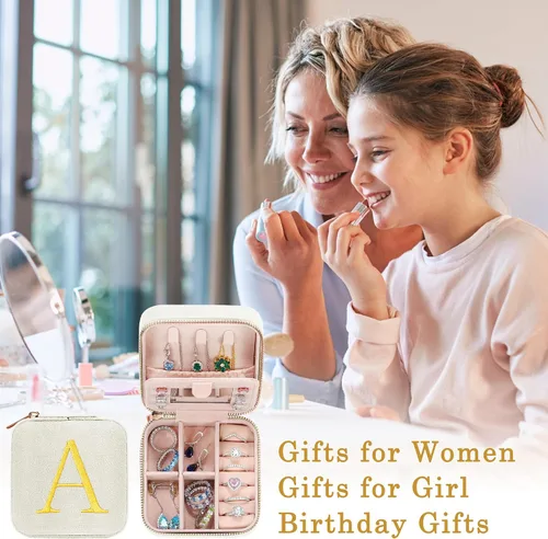Miniatura 7 de Joyero de viaje de terciopelo de felpa personalizado, joyero pequeño con inicial, organizador de joyas, esencial de viaje blanco para mujeres