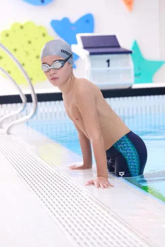 Miniatura 4 de Gorro de natación Arena Classic Junior de silicona unisex para niñas y niños, cómodo y duradero, gorro de baño para piscina de niños, talla única