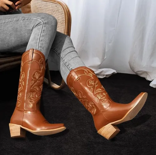 Miniatura 5 de GOSERCE Botas vaqueras para mujer, botas vaqueras a media pantorrilla, bordado floral, punta puntiaguda, tacón grueso, 2.5 pulgadas, de moda