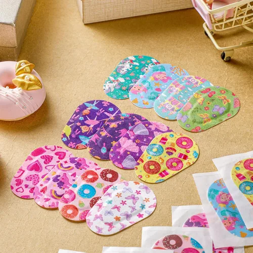 Miniatura 6 de Panelee 120 parches adhesivos para ojos para niños y niñas, material transpirable a granel, algodón que bloquea la luz, diseños coloridos
