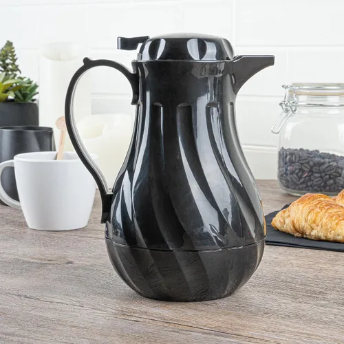 Miniatura 7 de Restaurantware Jarra térmica para café, paquete de 1 servidor de café aislado de plástico de 20 onzas con mango ergonómico, cafetera negra