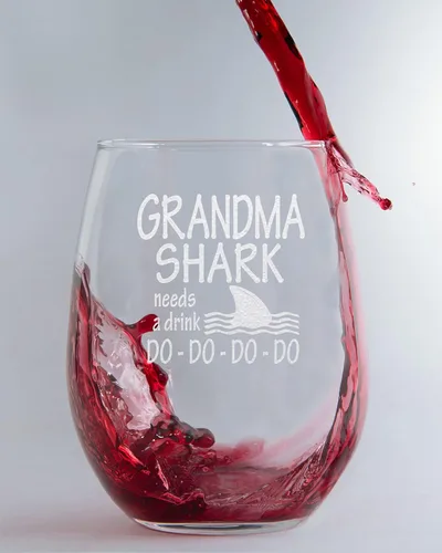 Miniatura 4 de Grandma Shark Needs a Drink, copa de vino sin tallo de 15 onzas, regalos para la nueva abuela, día de la madre, anuncio de embarazo, nueva abuela