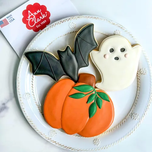 Miniatura 3 de Ann Clark - Juego de moldes para galletas de Halloween (3 piezas, con folleto de recetas, murciélago, calabaza y fantasma)