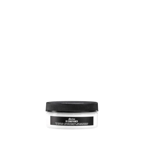 Davines OI Conditioner, Rich Creamy Hydrating Conditioner for All Hair Types - Accelerates Drying, Protects Structure & Adds Shine with Antioxidant