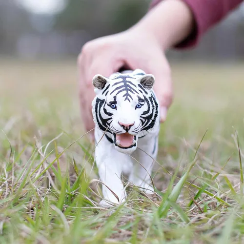 Miniatura 4 de Safari Ltd. Figura de tigre siberiano blanco, figura detallada de plástico de 10 pulgadas, divertido juguete educativo para niños, niñas y niños a
