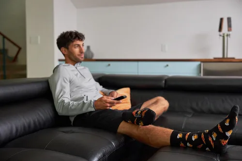 Miniatura 4 de K. Bell Calcetines altos para hombre, bromas divertidas y juegos de palabras, 1 par, regalos geniales y divertidos de la cultura pop