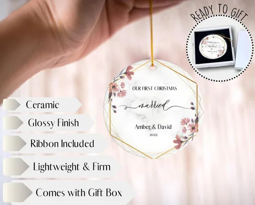 Miniatura 3 de Adorno personalizado de cerámica casada de nuestra primera Navidad (diseño C)