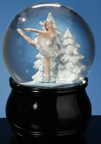 Miniatura 2 de Globo de agua elegante con diseño de ballet y melodía del lago de los cisnes, de The San Francisco Music Box Company
