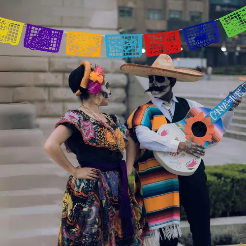 Miniatura 4 de Decoraciones de fiesta de Coco – Juego de pancartas de papel picado de plástico (paquete de 2, 10 banderas por pancarta) – Decoración mexicana