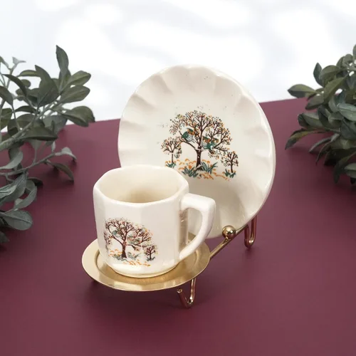 Miniatura 7 de Bard's Soporte para taza y platillo en tono dorado brillante, 3 pulgadas de alto x 2.75 pulgadas de ancho x 4 pulgadas de profundidad