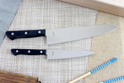 Miniatura 5 de MAC Knife Chef Series - Juego de 2 cuchillos de iniciación – Cuchillo de chef estilo Gyutou de 8.5 pulgadas y cuchillo utilitario de 5.5 pulgadas