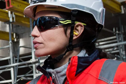 Miniatura 3 de Bollé Safety SILEX SILEXPPSF con lentes gris platino ahumado que protegen contra UVA, UVB, radiación solar, niebla y arañazos. Equipadas