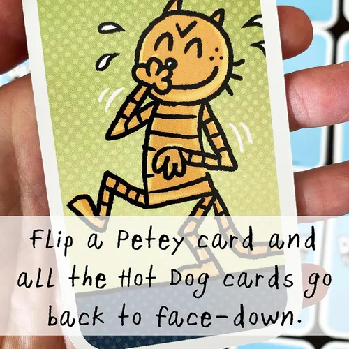 Miniatura 8 de University Games Dog Man Hot Dog - Juego de Cartas en Lata, El Juego de Colección Rápido y Frenético para Niños con Arte de los Libros de Dog Man