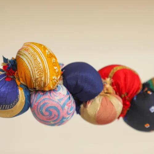 Miniatura 4 de Desi Favors Banderines navideños hechos a mano de tela Kantha, banderines en forma de cono, bandera de banderas triangulares, guirnalda de chimenea