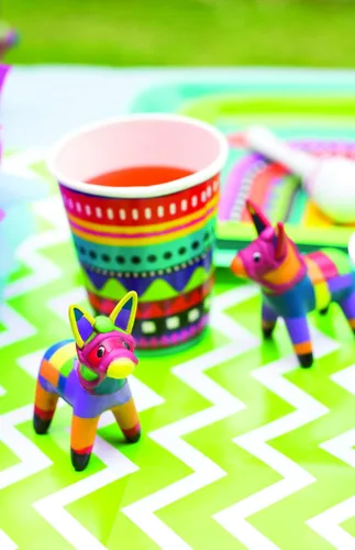 Miniatura 4 de Fun Express Decoraciones de fiesta de vinilo para fiesta de burro, paquete de 12 – Recuerdos de fiesta temática mexicana para celebraciones