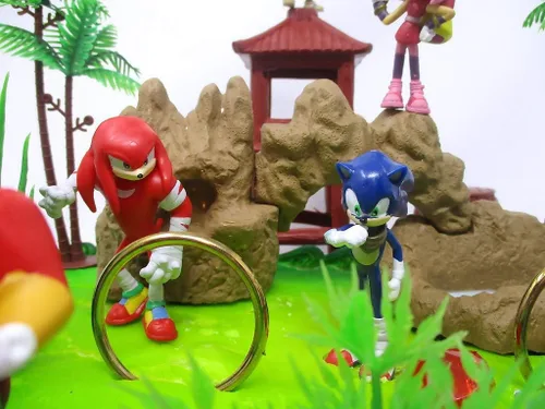 Miniatura 2 de Sonic the Hedgehog Deluxe Cake Topper Set con Sonic and Friends (diseño único)