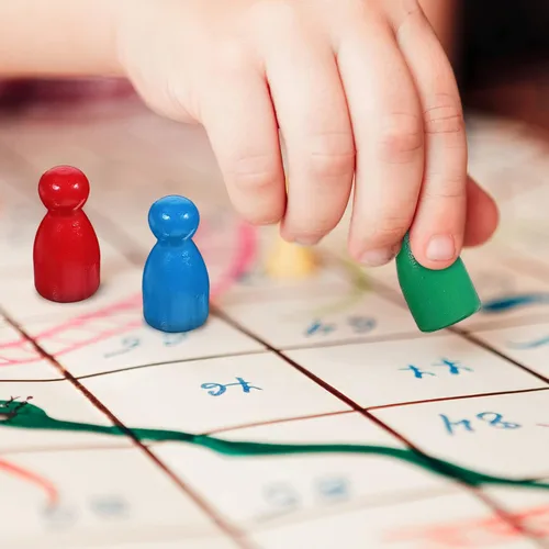 Miniatura 7 de Toddmomy Juego de piezas de ajedrez de madera con 2 dados pequeños de 0.98 pulgadas con forma humana, accesorios para juegos de mesa familiares