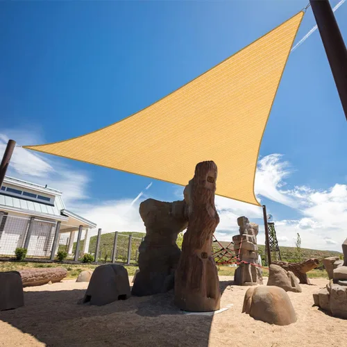 5 x 5 x 5 pies Toldo protector solar color arena triangular, pantalla de tela de refugio a prueba de rayos UV para patio al aire libre y jardín -
