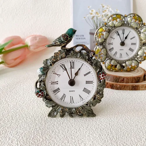Miniatura 5 de Silent Mini reloj de mesa analógico vintage con cuerpo de metal pintado a mano y núcleo sin tictac funciona con pilas para estante, dormitorio