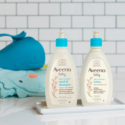 Miniatura 4 de Aveeno Baby Set de regalo de cuidado diario con extracto de avena y avena prebiótica, contiene loción corporal hidratante diaria y jabón suave
