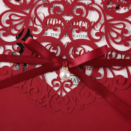 Miniatura 8 de 50 invitaciones de quinceañera personalizadas de 5x7.2 pulgadas, corte calado mediante láser, color rojo, con tarjetas RSVP y sobres, y banda