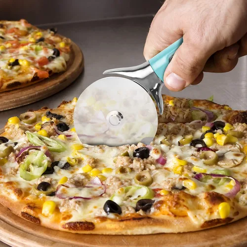 Miniatura 4 de Farberware Cortador de pizza profesional de acero inoxidable con hoja gruesa para cortar corteza, quesadillas, brownies, etc., rueda elevada