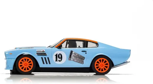 Miniatura 3 de Scalextric Aston Martin V8 Gulf #19 Rikki Cann Racing 1:32 Slot Race Car C4209, Azul Claro y Naranja