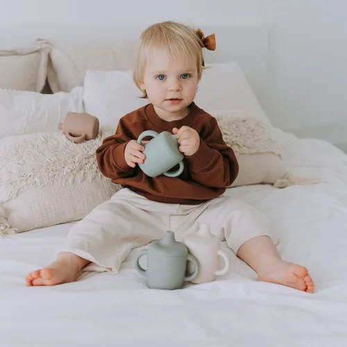 Miniatura 5 de KIDSco. Vaso de silicona con asas de transición de fácil agarre y un pico suave. Una taza de entrenamiento irrompible no tóxica sin derrames 5.1 fl