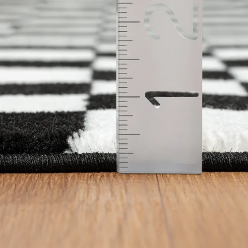 Miniatura 2 de LUXE WEAVERS Alfombra geométrica a cuadros en blanco y negro 5x7