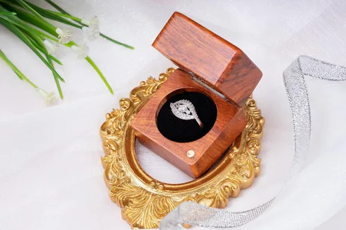 Miniatura 3 de Caja de anillos de madera Caja de anillos de madera hecha a mano para ella y él, caja rústica vintage portadora de anillos de madera