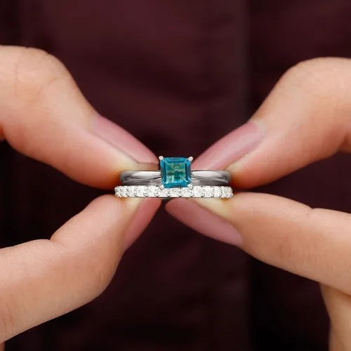 Miniatura 14 de Juego de anillos de boda de topacio azul Londres con diamante, juego de anillos solitarios de topacio azul de corte princesa para mujer (calidad AAA)