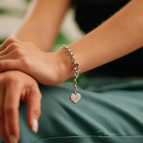 Miniatura 2 de Pulseras de acero inoxidable y dije en forma de corazón con inicial, 26 letras del alfabeto para mujer, regalos para el Día del Amor y la Amistad