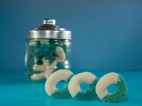 Miniatura 6 de Smarty Stop Gummy Ring Candy - Gomitas comestibles masticables con sabor a fruta (frambuesa azul, 1 libra (paquete de 1))