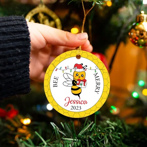 Miniatura 5 de Adorno de Navidad 2026 con texto en inglés "Bee Merry Christmas", adornos personalizados de Navidad de abejas 2026, decoración colgante de árbol