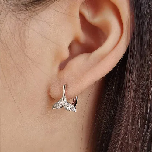 Miniatura 2 de Pendientes de aro pequeños de plata de ley 925 con circonita cúbica, diseño de cola de pez con forma de cola de pez, para cartílago