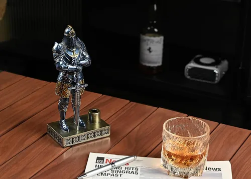 Miniatura 7 de Knight - Soporte decorativo para bolígrafos de resina, pisapapeles para escritorio, organizador de escritorio, regalos de festivales para novio, Azul