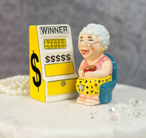 Miniatura 2 de Ebros Gift Casino Jackpot Ganador Máquina Tragamonedas Y Abuela Juego Reina Salero Y Pimentero Cerámica Estatuilla Magnética Set Cocina Comedor Mesa