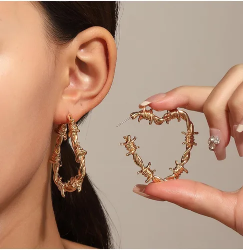 Miniatura 3 de Aretes góticos de alambre de púas con forma de corazón, aretes colgantes góticos negros, aretes punk, hip hop, joyería gótica para mujeres y hombres
