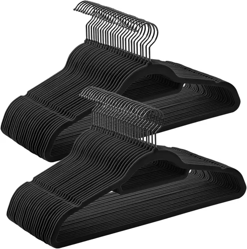SONGMICS UCRF021B02 - Juego de 50 perchas de terciopelo con gancho giratorio negro, antideslizantes y ahorran espacio, 0.2 pulgadas de grosor, 17.1