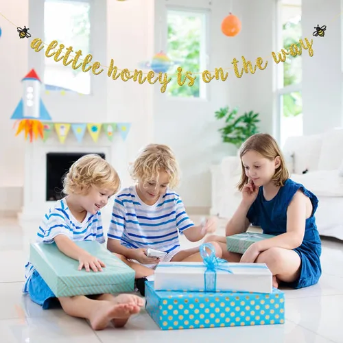 Miniatura 4 de Cartel con texto en inglés "A Little Honey is on The Way" con purpurina dorada con temática de abejorros y abejas, revelación de género, decoración