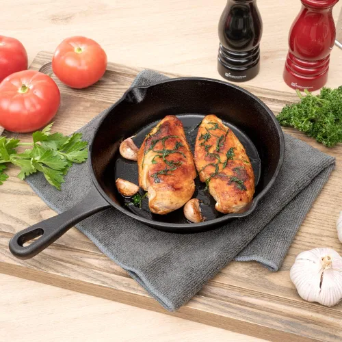 Miniatura 3 de Restaurantware Met Lux - Sartén de hierro fundido de 7.75 pulgadas, 1 sartén de hierro fundido pre-sazonado, con asa con boquillas para verter