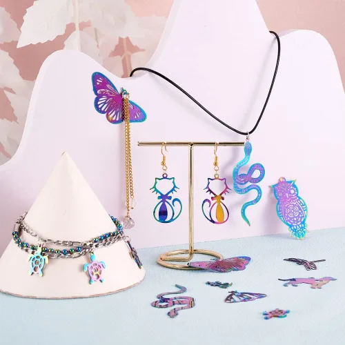 Miniatura 109 de FASHEWELRY 16 dijes de plumas de arco iris de acero inoxidable con alas de filigrana, adornos de metal de 4 colores para hacer joyas, pulseras