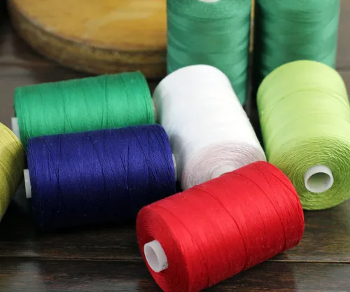 Threadart - Hilo de algodón 100 % | para acolchar, coser y sergar | Carretes de 1000 m, calibre 50/3 | Color albaricoque 107