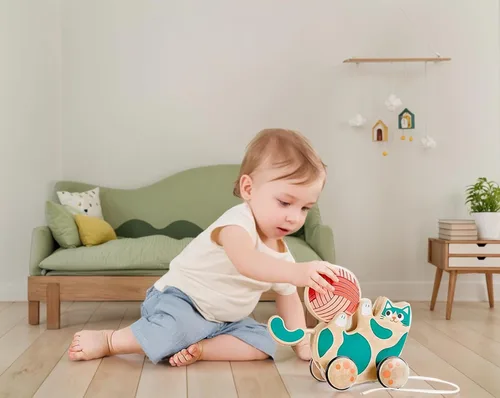 Miniatura 3 de Hape Juguete de madera Walk-A-Long para gatito, juguete de tirar y sonajero para niños pequeños, juguetes Montessori para caminar niños pequeños