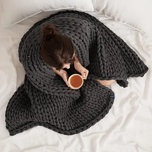 Miniatura 8 de Bearaby Mantas pesadas de algodón tejidas a mano para adultos - Manta de punto grueso - Manta pesada sostenible, transpirable, orgánica y Gris