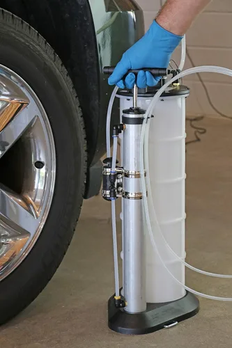 Miniatura 6 de Mityvac 7201 Evacuador Manual de Fluidos Plus con Depósito de 2.3 Galones; Evacúa o Dispensa Fluidos con Botón Pulsador; Evacúa a Través del Tubo
