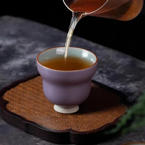 Miniatura 3 de Juego de 2 tazas de té pequeñas de porcelana de 4.2 onzas, juego de tazas de té japonesas moradas, tazas de té de cerámica para el hogar, fiesta