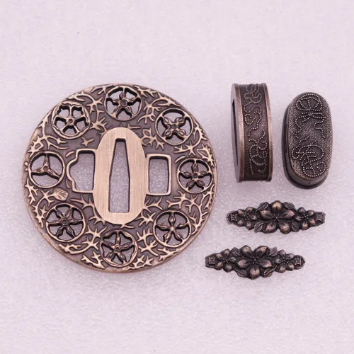 Miniatura 42 de Espada samurái japonesa KOSHIRAE – TSUBA FUCHI KASHIRA MENUKI 68-100