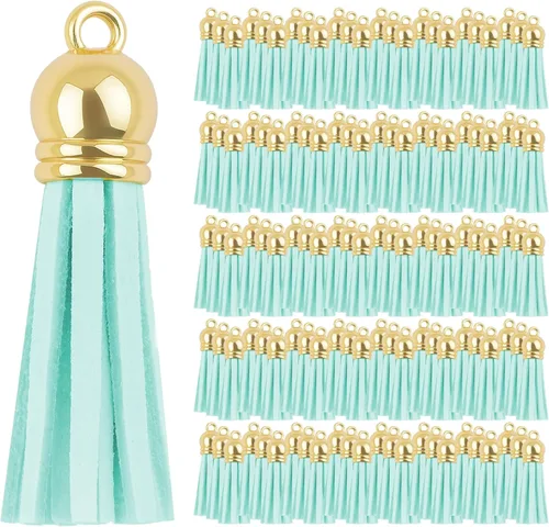 Mandala Crafts 100 borlas de gamuza sintética color aguamarina con tapa dorada, suministros para hacer llaveros a granel, pequeñas borlas de cuero